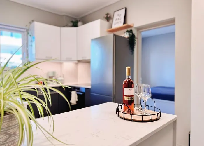 Coastal Living In Apartment *